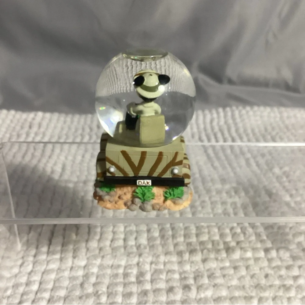 Disney Mickey Mouse Animal Kingdom Safari Truck Drive 2001 Mini Snow Globe